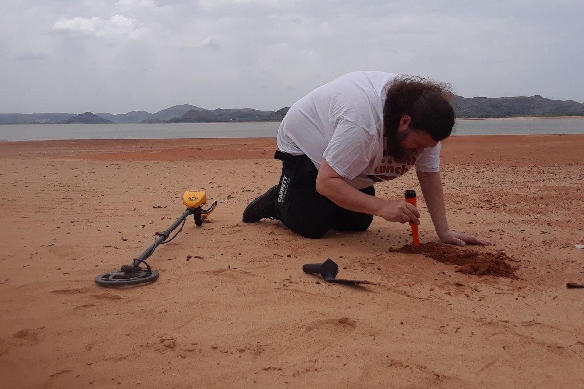 can-you-metal-detect-on-beaches-treasure-detection-treasure